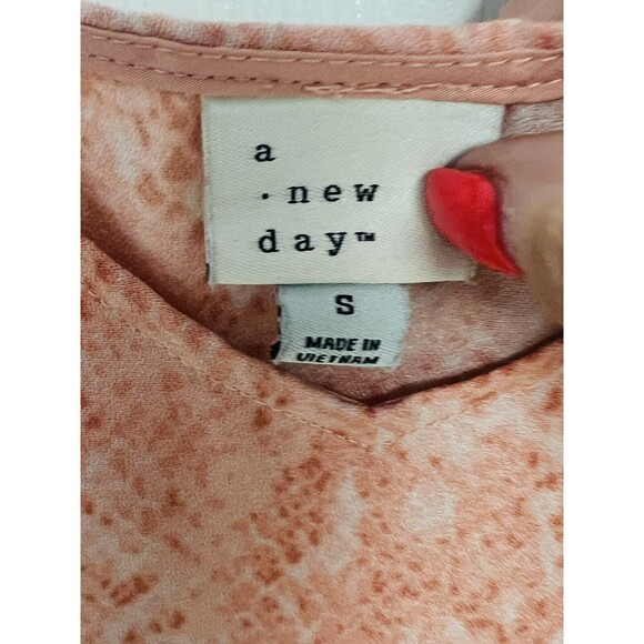 A New Day Cami Tank Top Womens S Pink Snakeskin Print Sleeveless V Neck Flowy - Picture 6 of 8